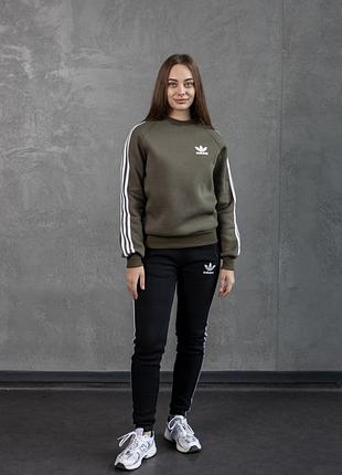 Жіночий зимовий спортивний костюм adidas хакі з лампасами без капюшона комплект адідас на флісі xxl (bon)