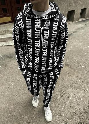 Чорний спортивний костюм з написами