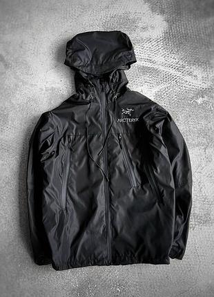 Мужская ветровка черная arcteryx осенняя весенняя куртка арктерикс демисезонная легкая с капюшоном (b)