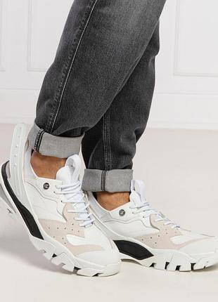 Calvin klein 205w39nyc (модель carla 10 або strike 205), створені в період, коли креативним директором бренду був відомий дизайнер раф сімонс