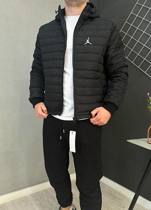 Чоловіча куртка jordan чорна весняна осінка вітровка джордан з капюшоном утеплена l (bon)