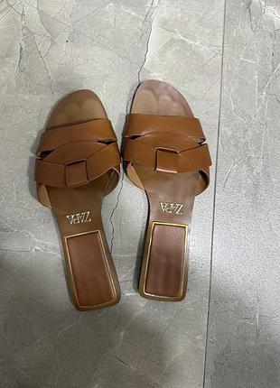 Шльопанці zara