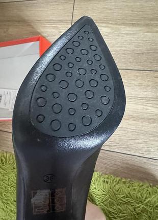 Продам чорні туфлі 38 р 5