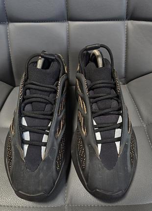 Adidas yeezy boost 700 v3 2