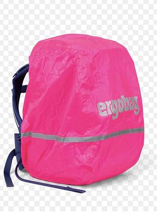 Яскраво-рожевий дощовик для шкільного рюкзака бренду ergobag з світловідбивною смугою.
