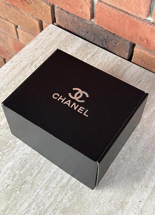 Коробка chanel маленькая черная есть