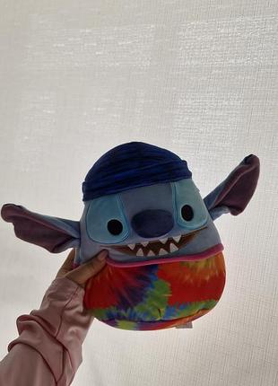Мягкая игрушка-подушка squishmallows disney stitch (стечь) в бандани tie-dye