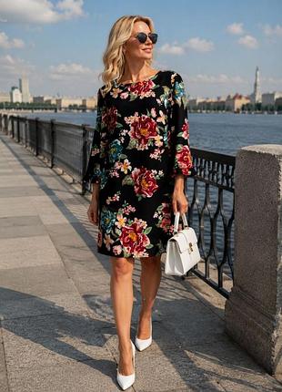 Красивая вискозное платье в цветы
