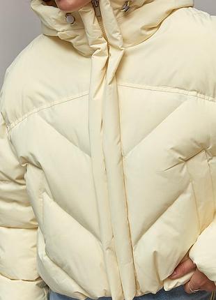 Коротка куртка oversize з капюшоном 4