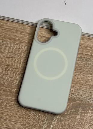 Чехол для iphone 16 с magsafe, силикон с мягкой подкладкой silicone case matte neon 3. зелений (soft green)