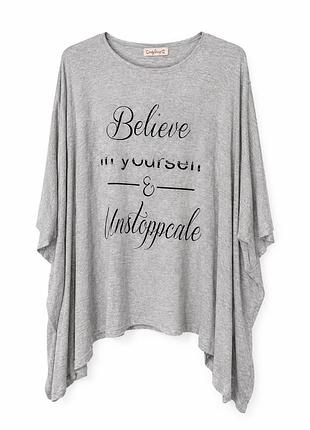 Жіноча футболка оверсайз 2xl 3xl 4xl сіра з написом believe зі стразами