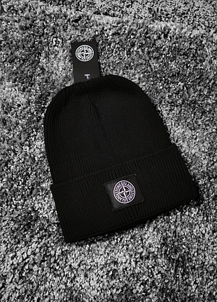 Шапка stone island черная (нашивка лого)