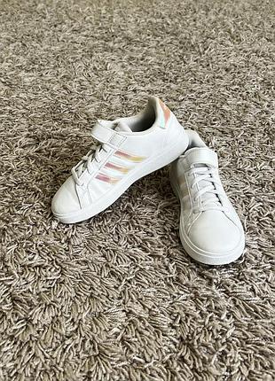 Кросівки adidas 33 розміру