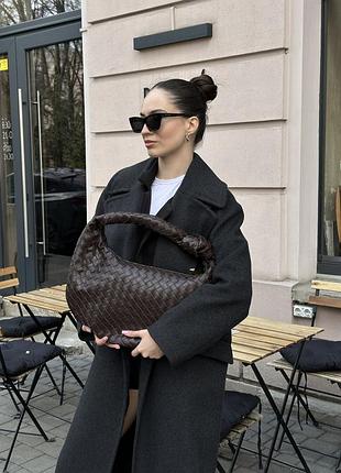 Женская кожаная вместительная сумка bottega veneta коричневая 48 х 27 х 3