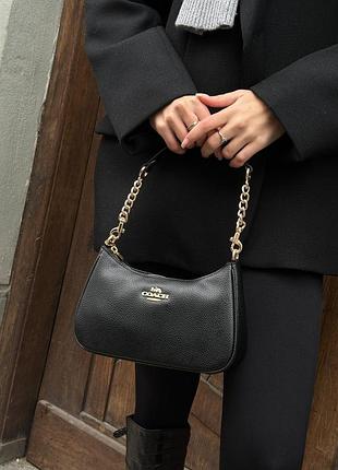 Женская сумка coach teri из зернистой кожи чёрная с золотистой фурнитурой 24 х 14 х 8 см