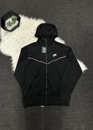 Чорний спортивний світшот на блискавці з капюшоном — nike m nsw repeat pk fz hoodie (артикул cz7822-010), прикрашений фірмовим принтом на грудях.