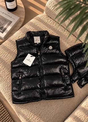 Жилетка від moncler