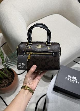 Женская кожаная сумочка coach rowan satchel на молнии с фирменной канвой коричневая 18 x 12 x 9 см