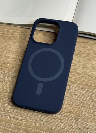 Силіконовий чохол на iphone 15 pro з magsafe, темний синій матовий з м’якою підкладкою silicone case