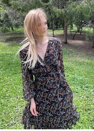 Платье шифоновое с длинным рукавом.