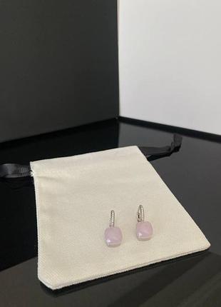 Помелато/pomellato сережки посрібнення з одним квадратним каменем рожевого кольору, дрібними цирконами по колу