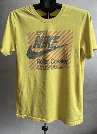 Чоловіча футболка мужская футболка nike track & field roller coaster graphic