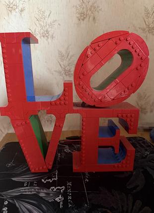 Оригінальний конструктор lego art 31214 love robert indiana, 791 деталей. продається у зібраному вигляді, стан хороший.