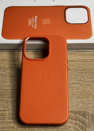Кожаный чехол на iphone 14 pro с логотипом apple и magsafe, противоударный с микрофиброй, оранжевый (orange)