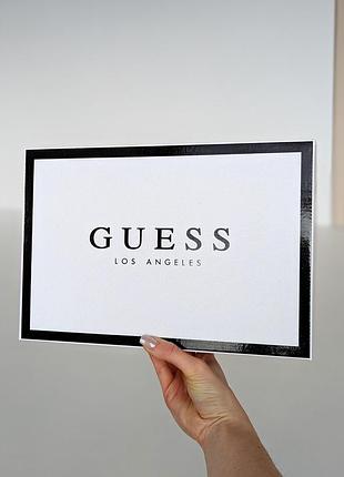Коробка guess маленькая есть 2