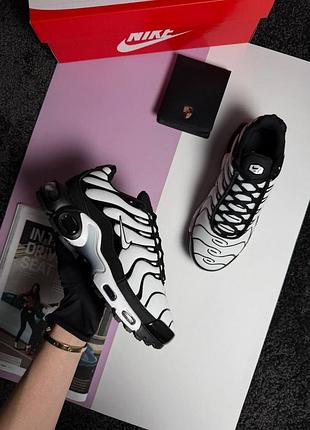 Жіночі кросівки nike air max plus white black