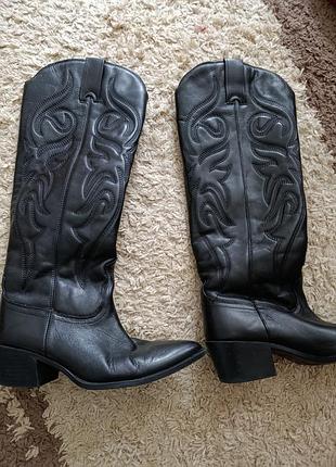 Продам кожаные сапоги zara
