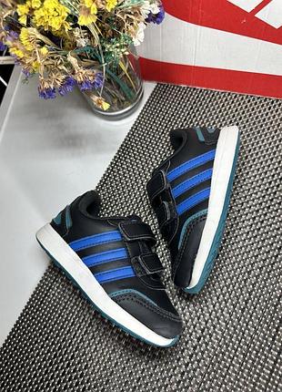 Оригінальні кросівки adidas