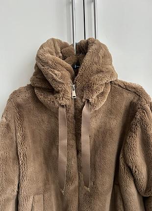Коротка шуба з еко-хутра zara (куртка-бомбер з капюшоном), розмір m