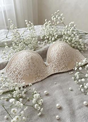 Intimissimi чудовий світло бежевий бюст з мереживом 80 в