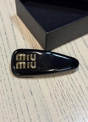 Заколка для волос miu miu в черном цвете