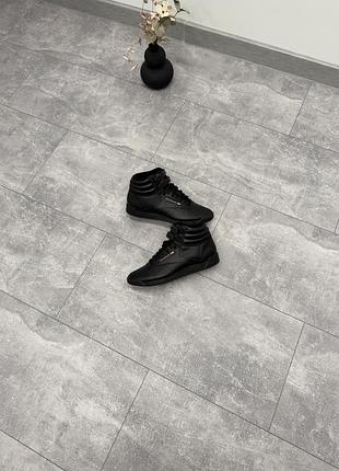 Жіночі високі кросівки reebok freestyle hi.
