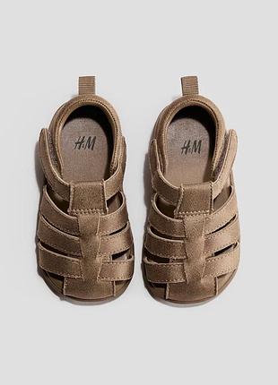 Дитячі коричневі сандалі босоніжки бренду h&m 22 розмір з ремінцями та застібкою на липучці