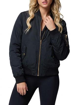 Класична чорна куртка-бомбер bershka — стиль та якість,  розмір s