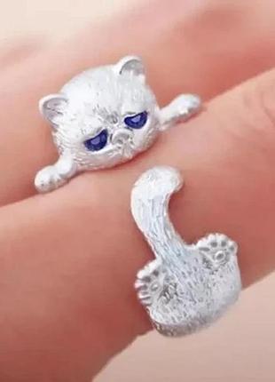 Кольцо белый котик, серебристое