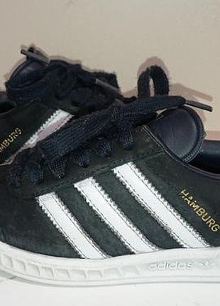 Брендові шкіряні кросівки adidas.