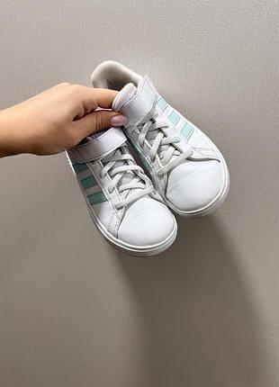 Кросівки на дівчинку adidas