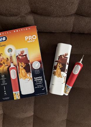 Електрична зубна щітка oral-b vitality pro 103 kids 3+ lion king