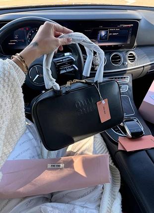 Женская сумка на руку miumiu кожаная чёрная