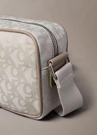 Сумка calvin klein all day logo jacquard camera bag 4