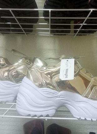 Золотые кроссовки на массивной подошве star collection р.38