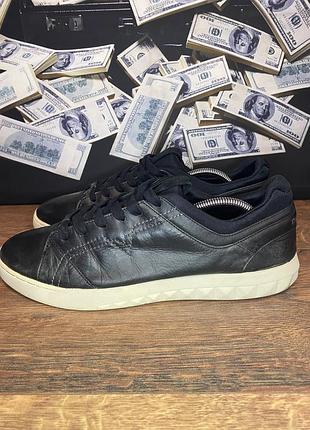 Кеди diesel s-studdzy lace n7883, чоловічі мають чорний колір, розмір 44,5, розмір устілки 29 сантиметрів.