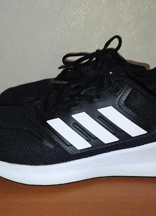 Кросівки adidas 37,5 розмір