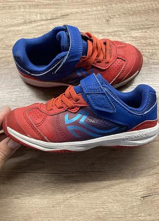 Красные кроссовки для футбола (футзальные) для мальчика на липучках decathlon 29 размер 18 см