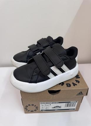 Детские кроссовки adidas 26 р. 16 см.