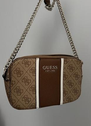Коричневая сумка guess с цепочкой
